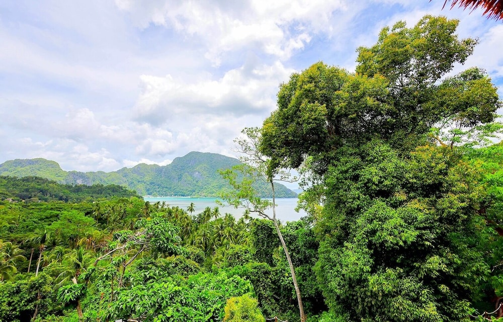 Lihim Resorts 71/75
