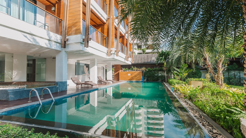 B2 Riverside Premier Hotel 21/22