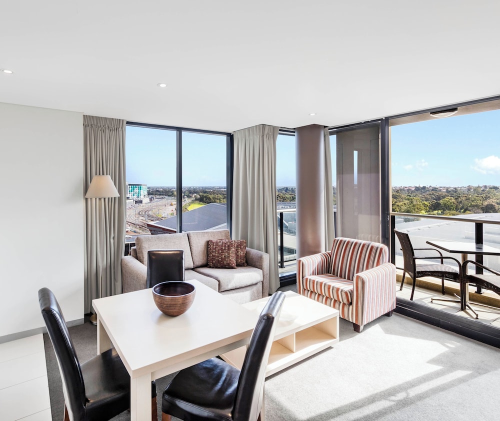 Oaks Adelaide Horizons Suites 59/70