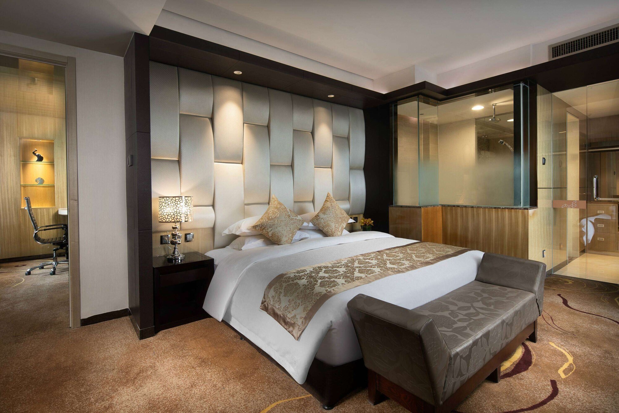 Suite, King Bed