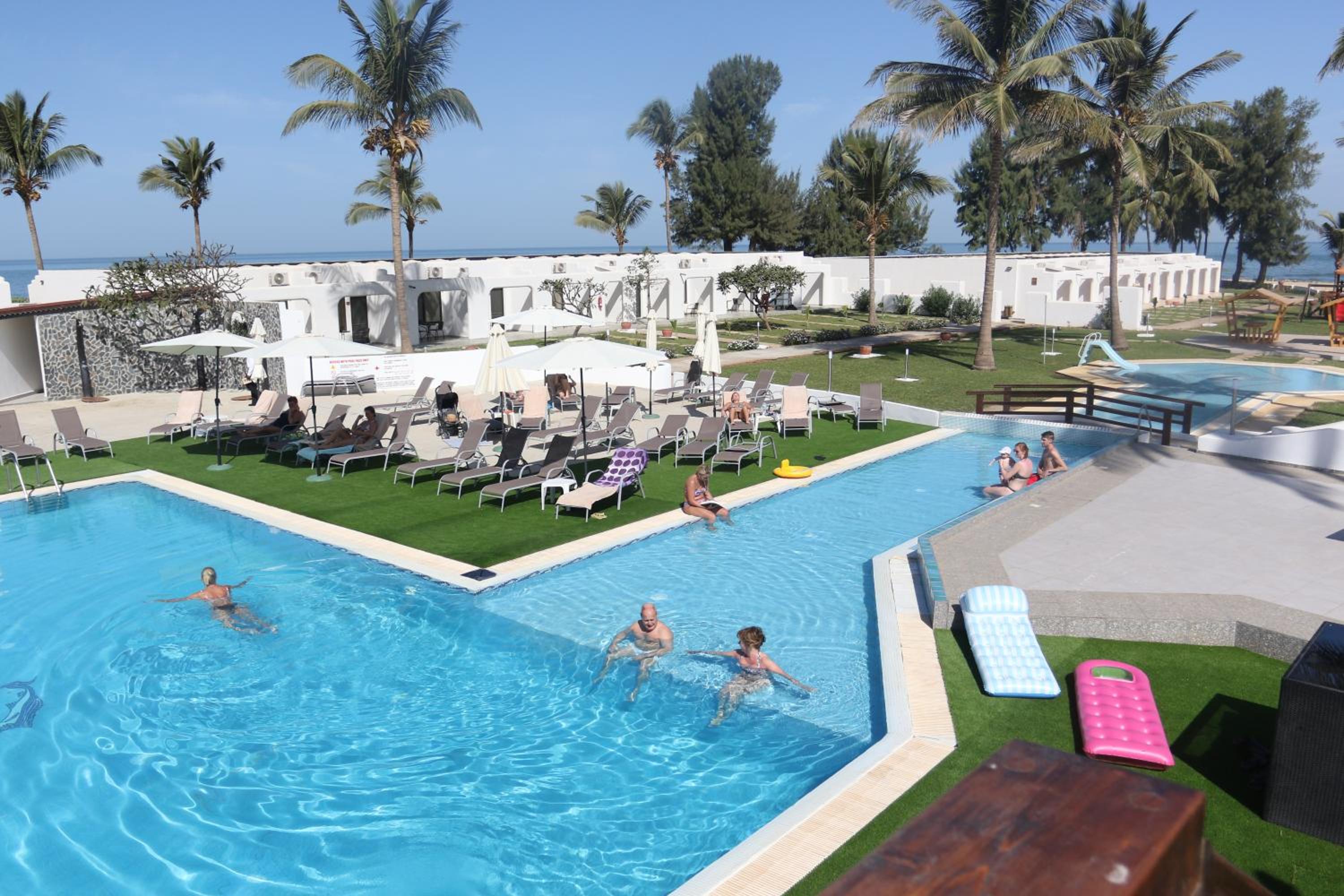 Sunbeach Hotel And Resort 21/26