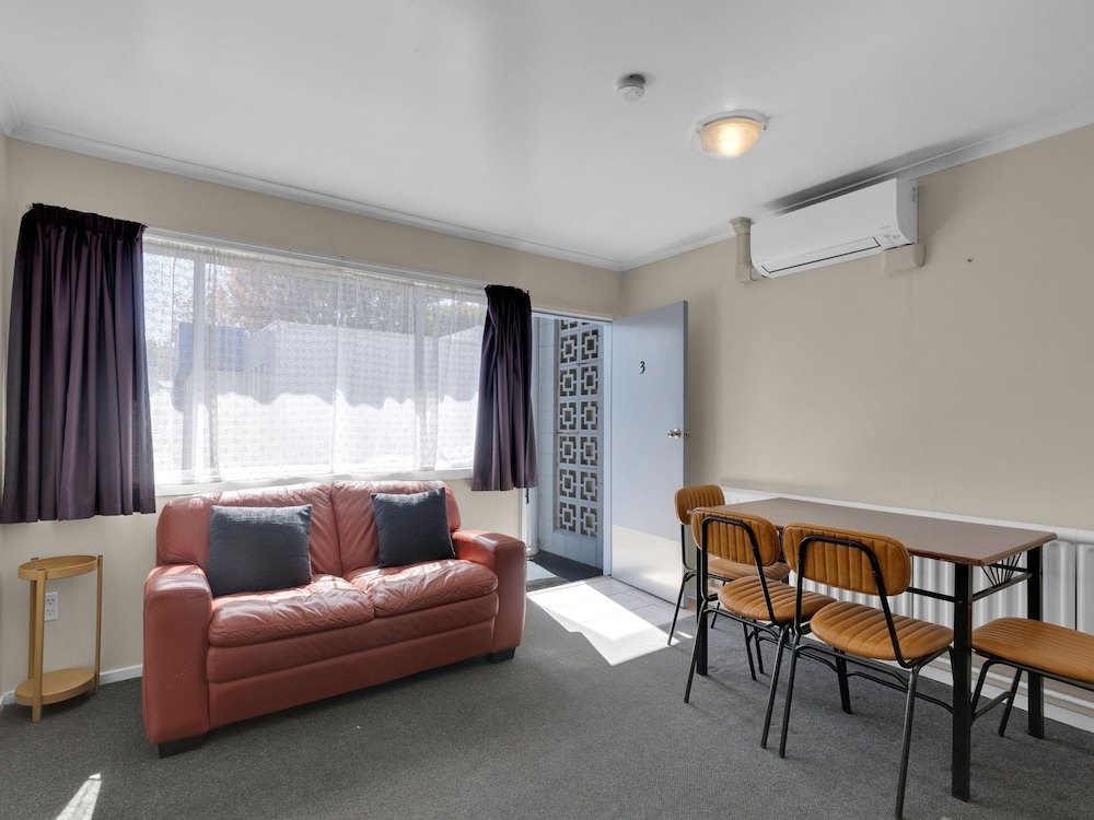 Kowhai And Colonial Motel 35/49