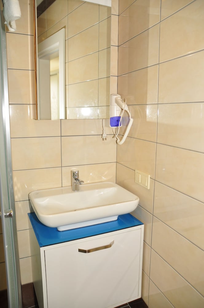 Aura Boutique Hotel 46/49
