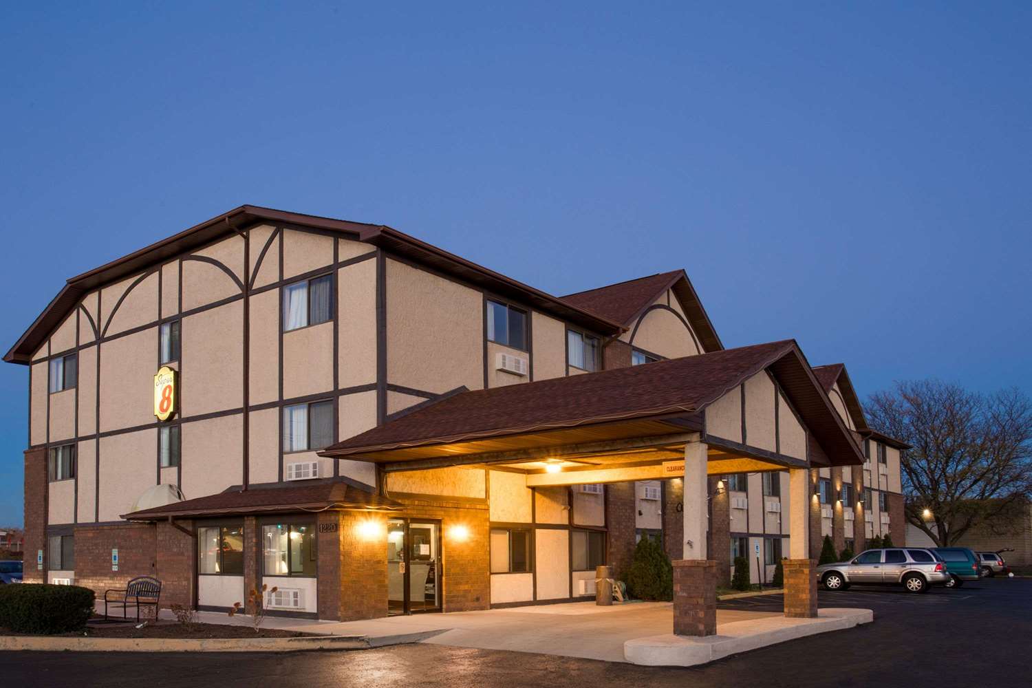 Super 8 by Wyndham Woodstock 2/19