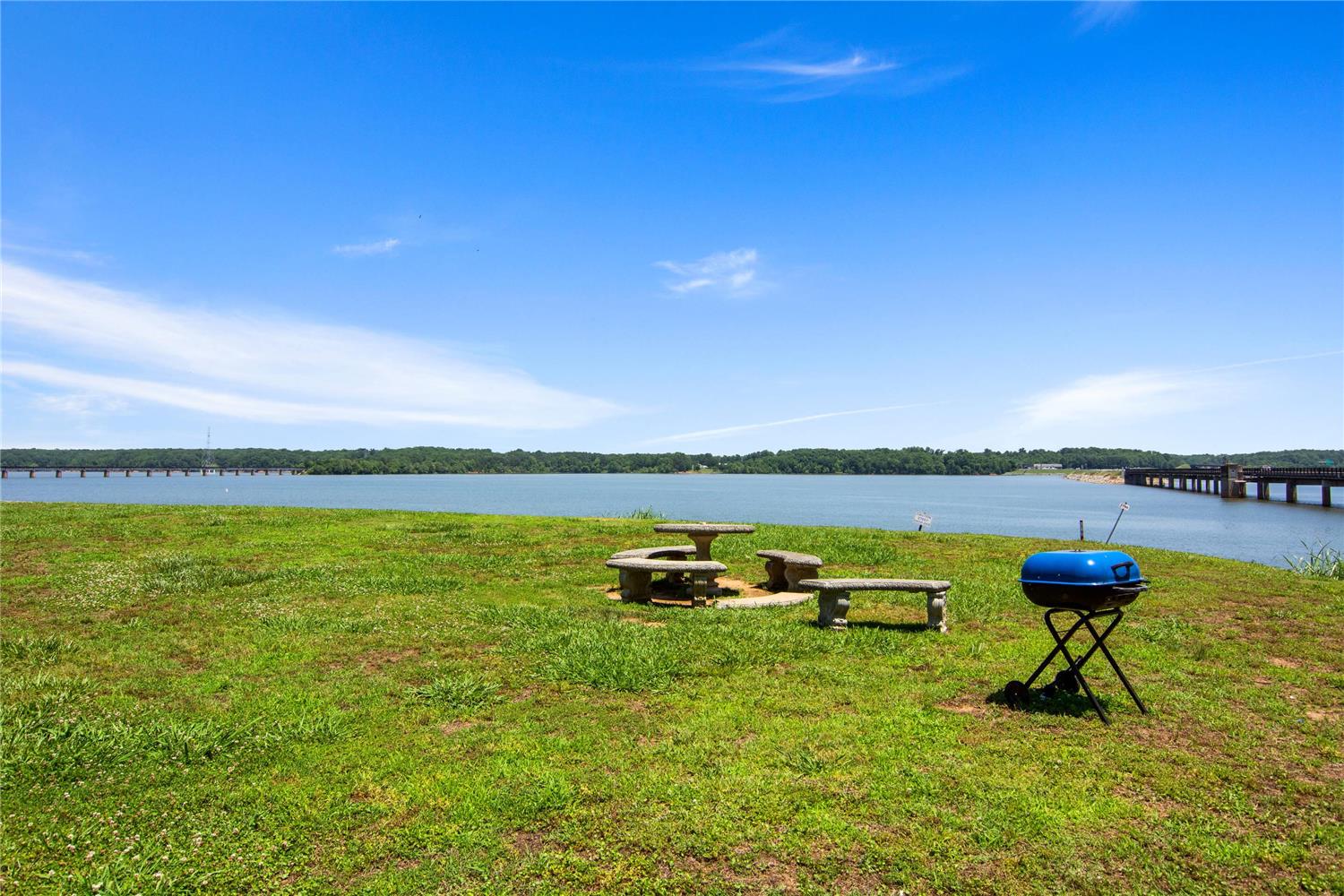 Clarion Pointe on the lake Clarksville-South Hill West 20/25