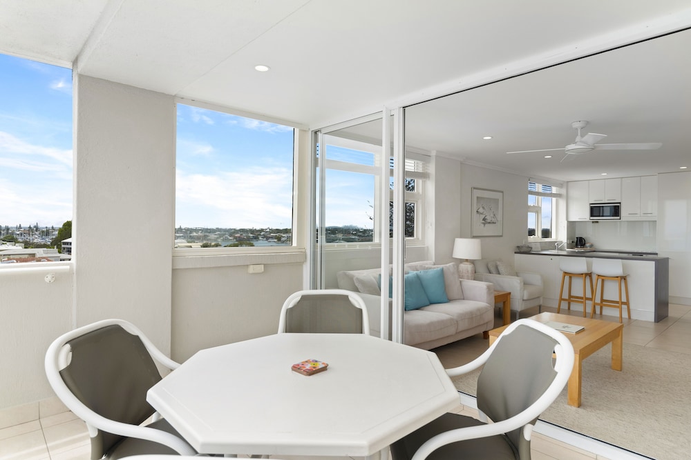 84 The Spit Holiday Apartments 65/81