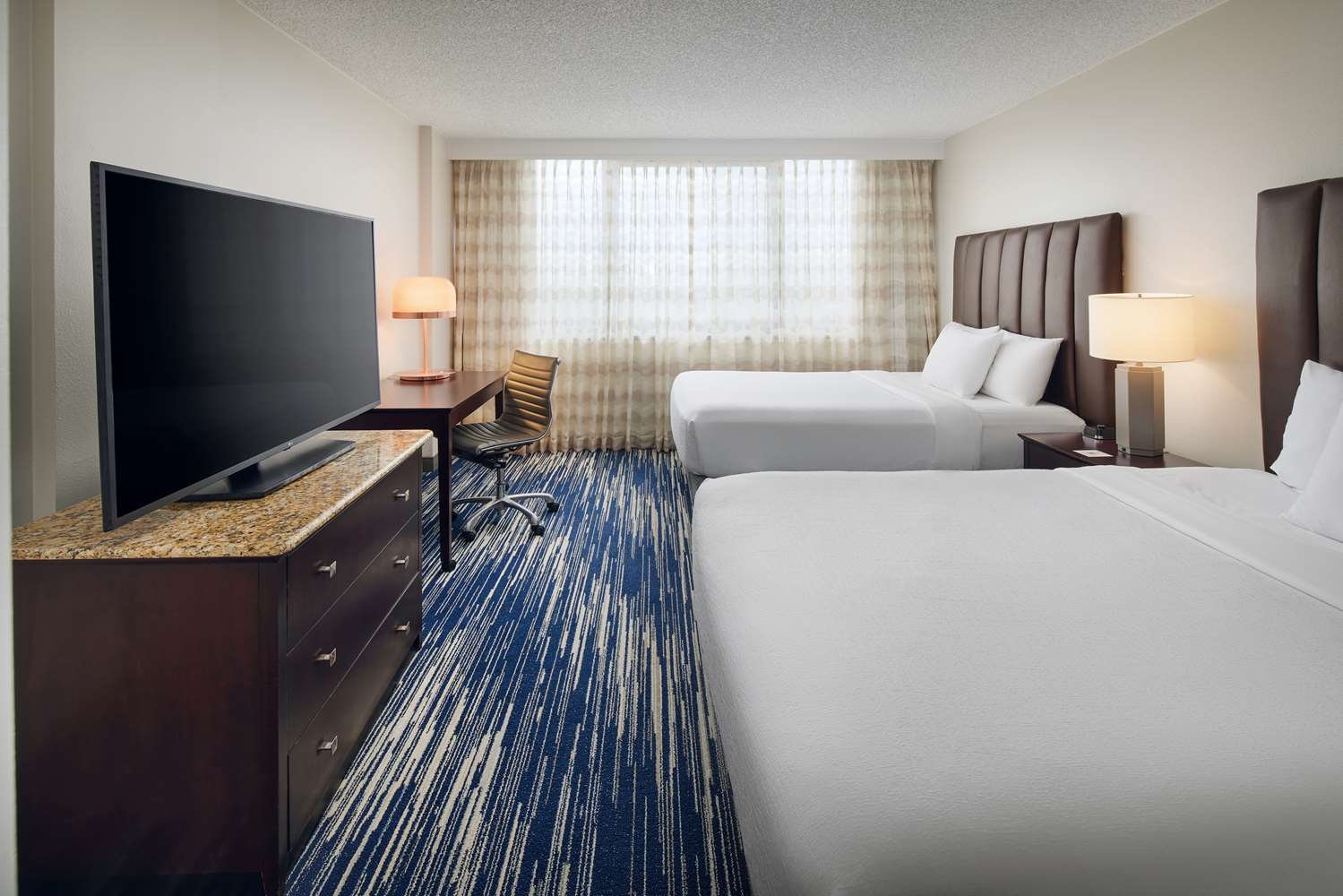 Suite, 2 Queen Beds, Sofa