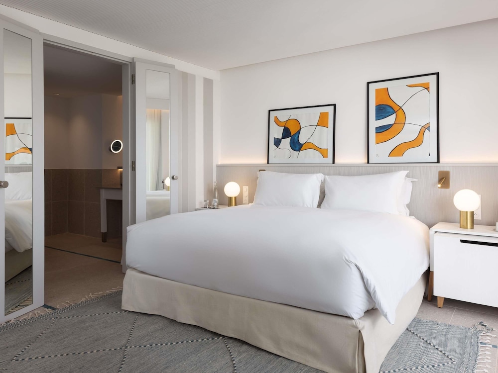 Junior Suite, King Bed, Pool and Sea View, Terrace