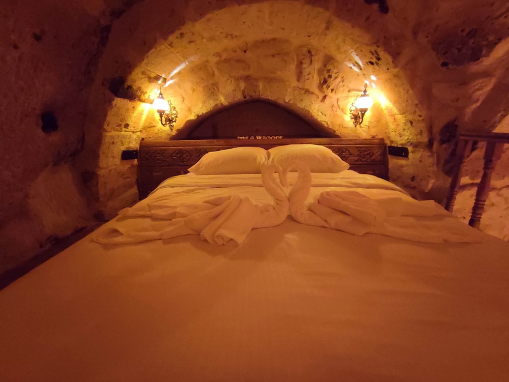 Euphoria Cave House 27/50
