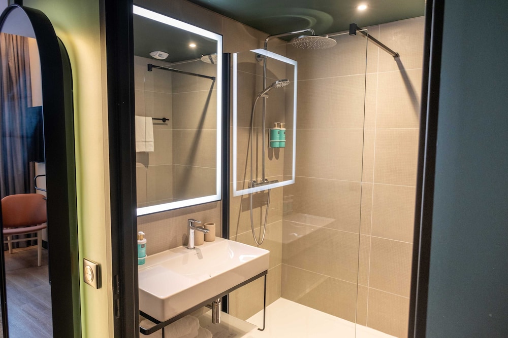 Classic, Double Bed, River View, Novotel Rouen Centre Cathedrale 4/6