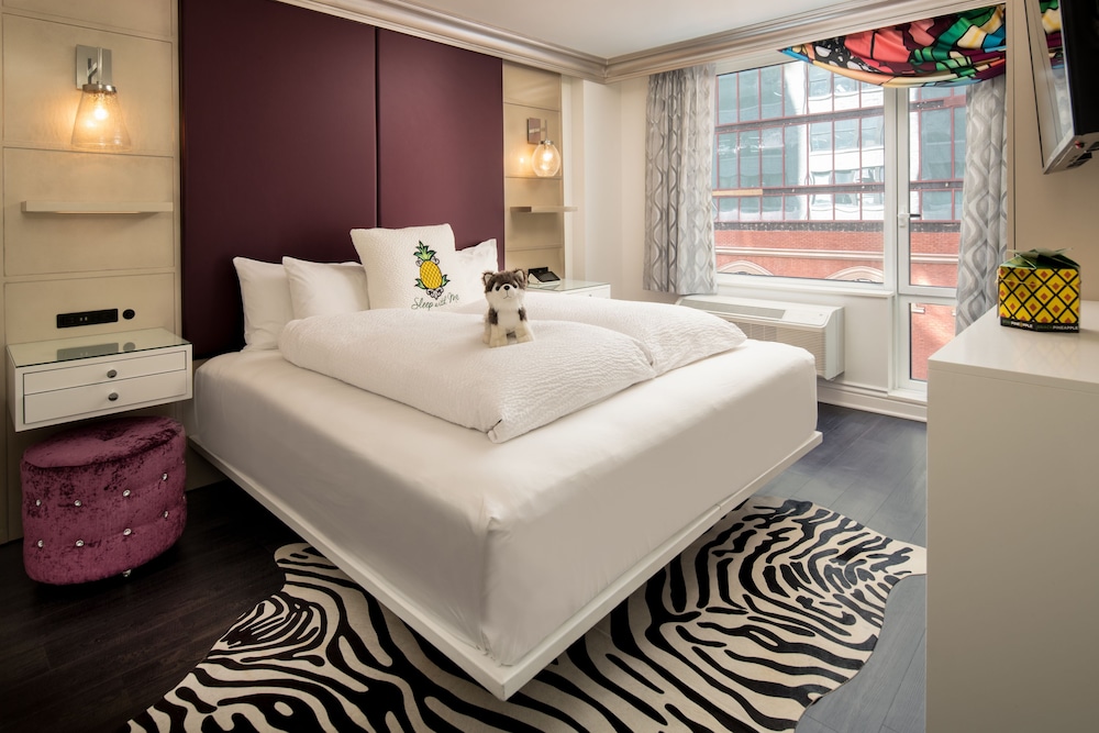 GLAMOUR, KING BED, ACCESSIBLE