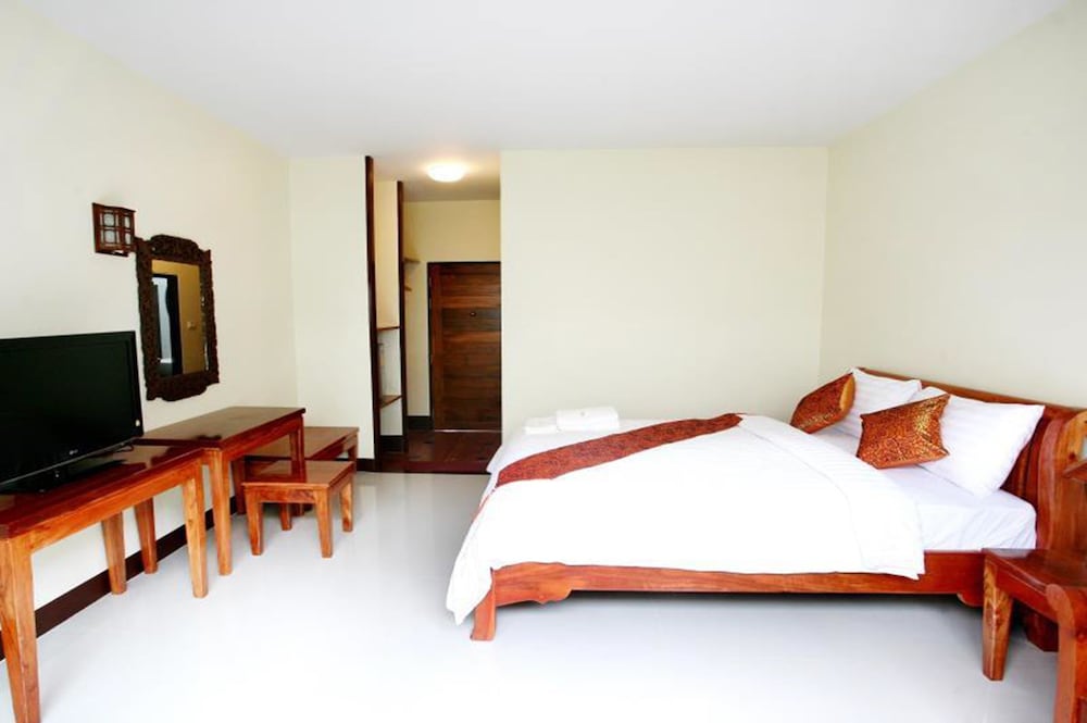 Baan Na Khon Hotel 10/30