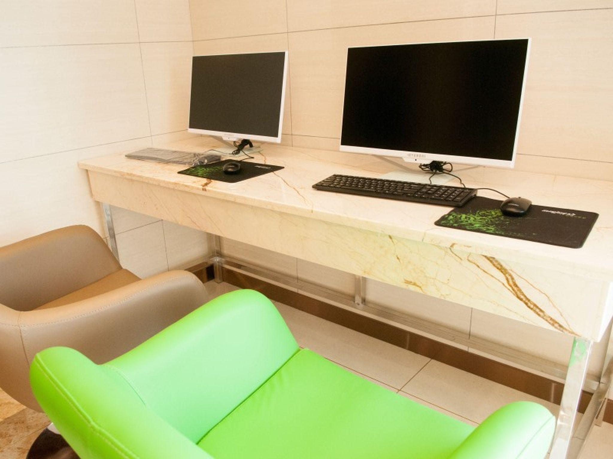 GreenTree Inn Jiaxing Haiyan Passenger Transport Center Hotel 24/26