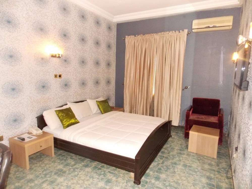 Thornberry Savannah Suite Hotel 10/32