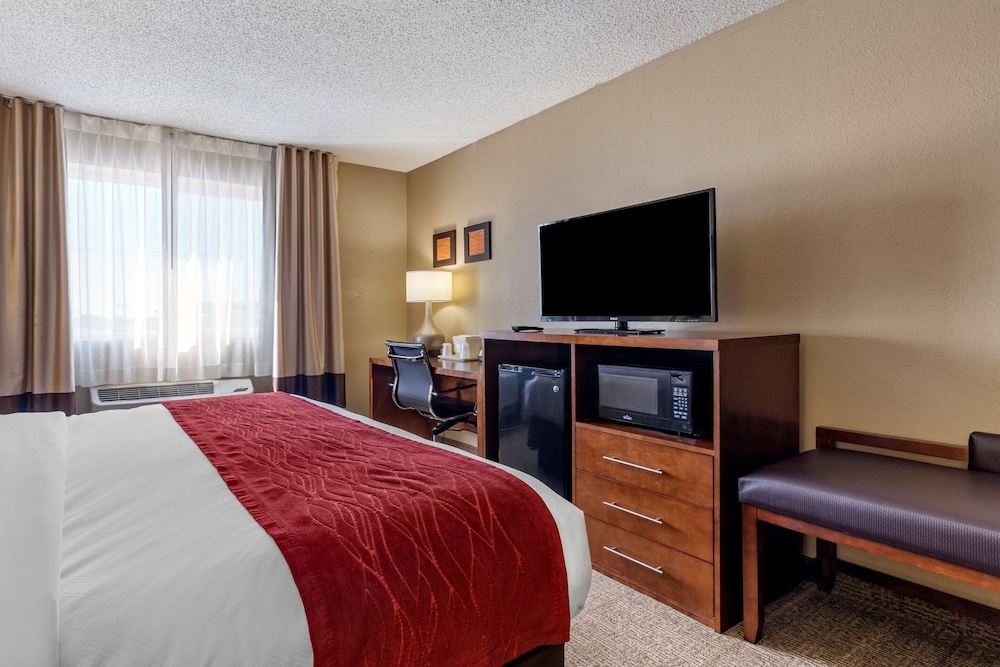 Comfort Inn and Suites Hays I-70 8/46