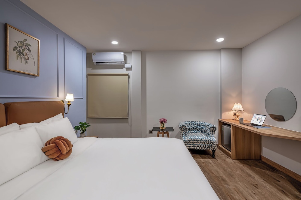 SAZI Resin Hotel - Free Nails/HairWash 10/50