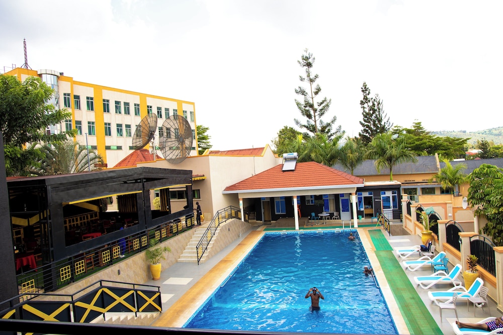 Olympic Hotel 66/71