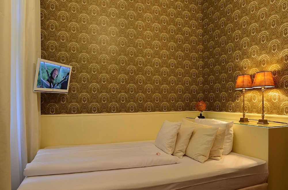 DOMSTERN HOTEL 17/64
