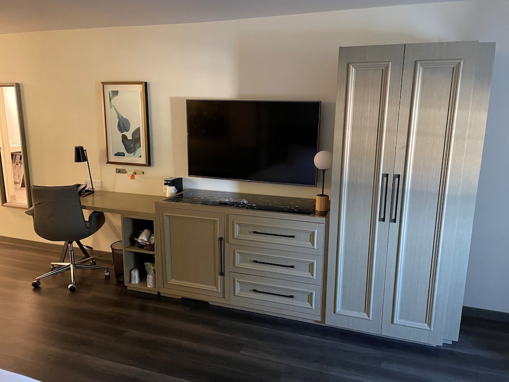 Hyatt Place Santa Barbara 47/55