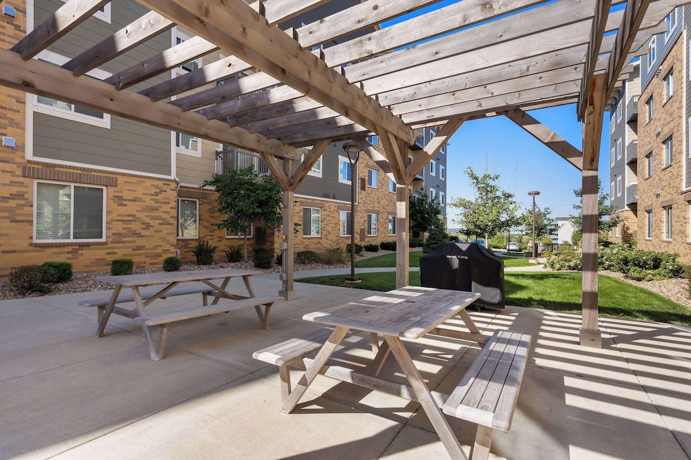WaterWalk Extended Stay by Wyndham Kansas City - Overland Pk 23/61