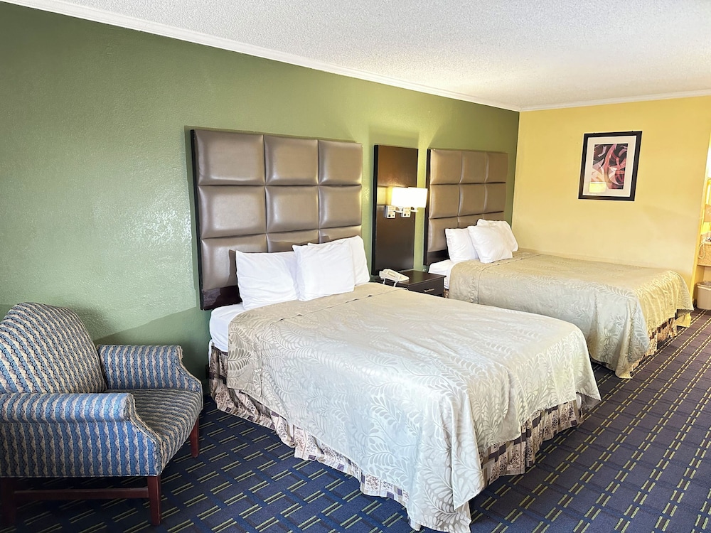 Rodeway Inn and Suites Plymouth Hwy 64 17/55