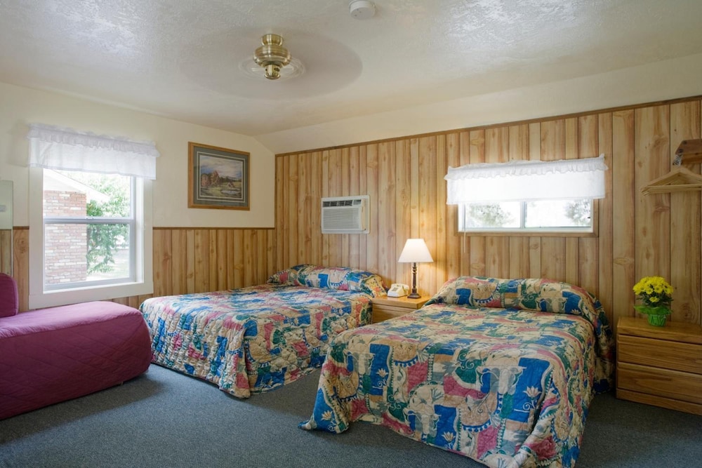 Lazy J Ranch-Americas Best Value Inn 39/52