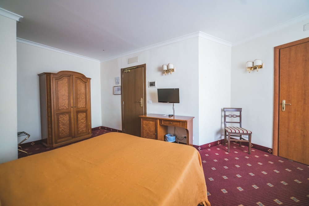 Classic Triple Room