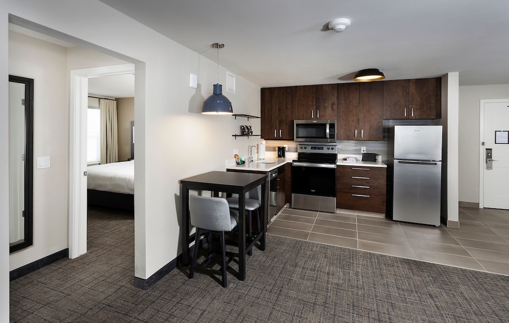 Residence Inn Milwaukee Brookfield 41/50