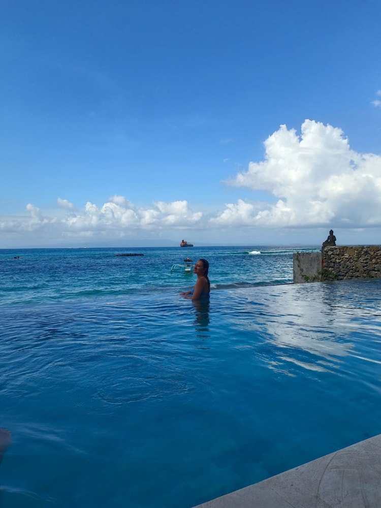 Utama Villas Beach Front Candidasa 24/38