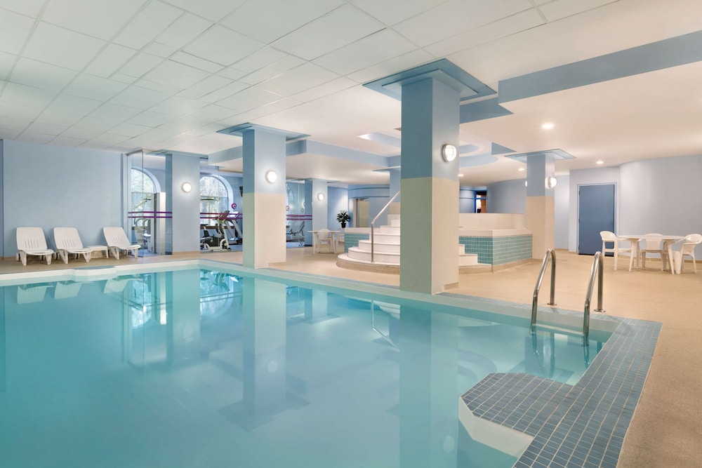 Coast Edmonton Plaza Hotel 24/41