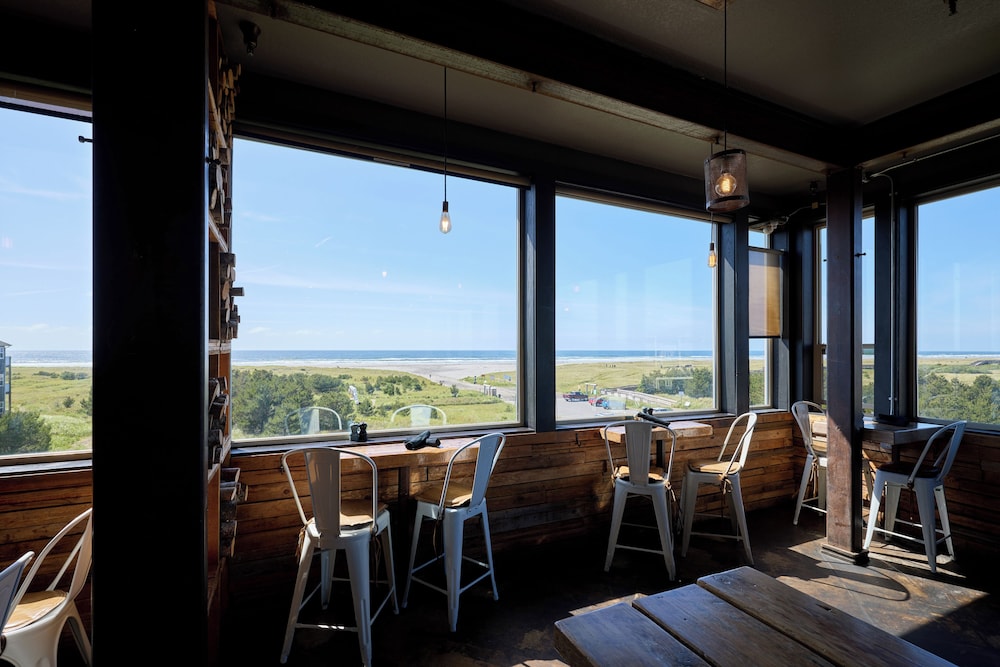 Adrift Hotel 35/50