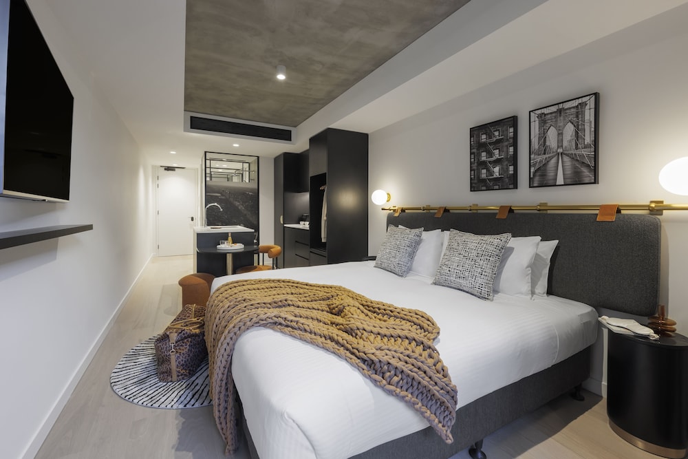 TERRACE, SUPERIOR, SUITE