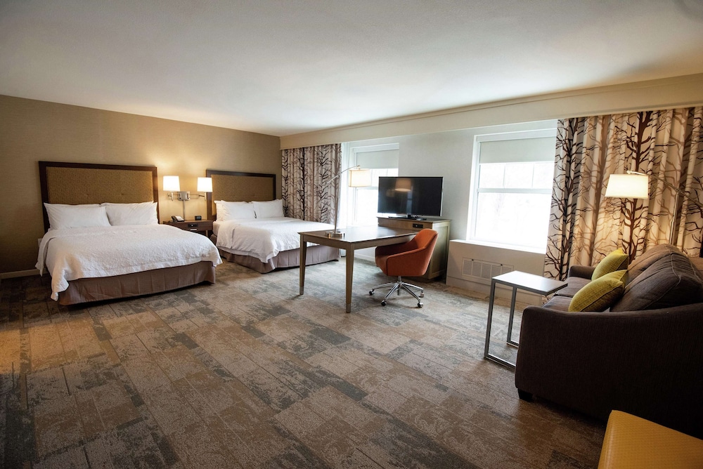 Hampton Inn and Suites Manchester VT 25/48