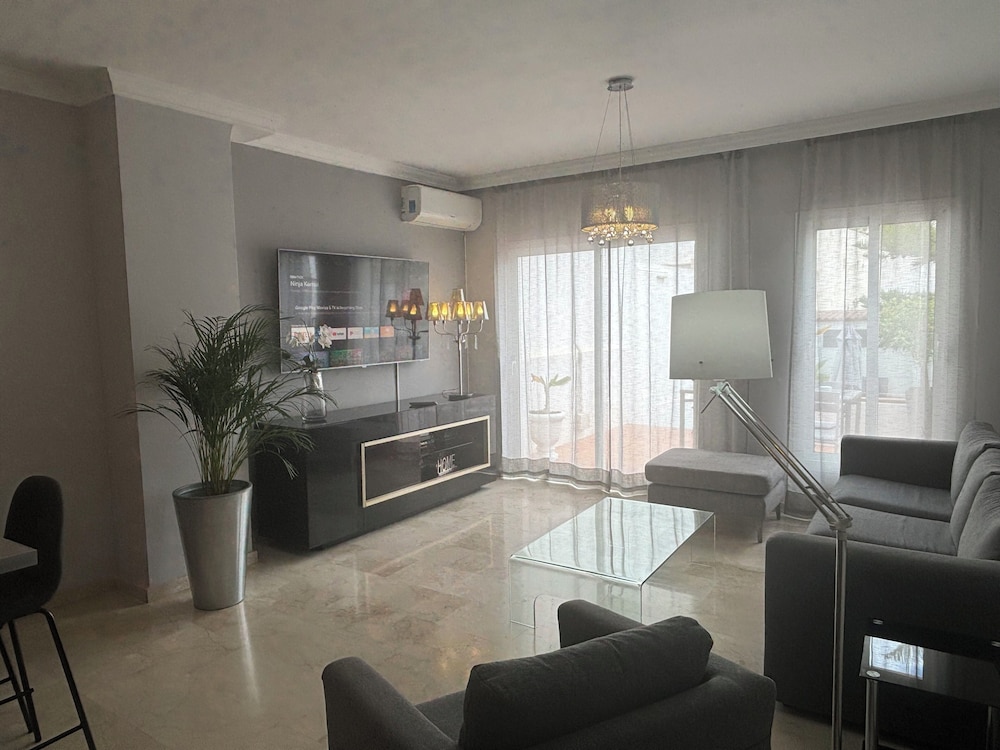 Hostal Abril 40/59