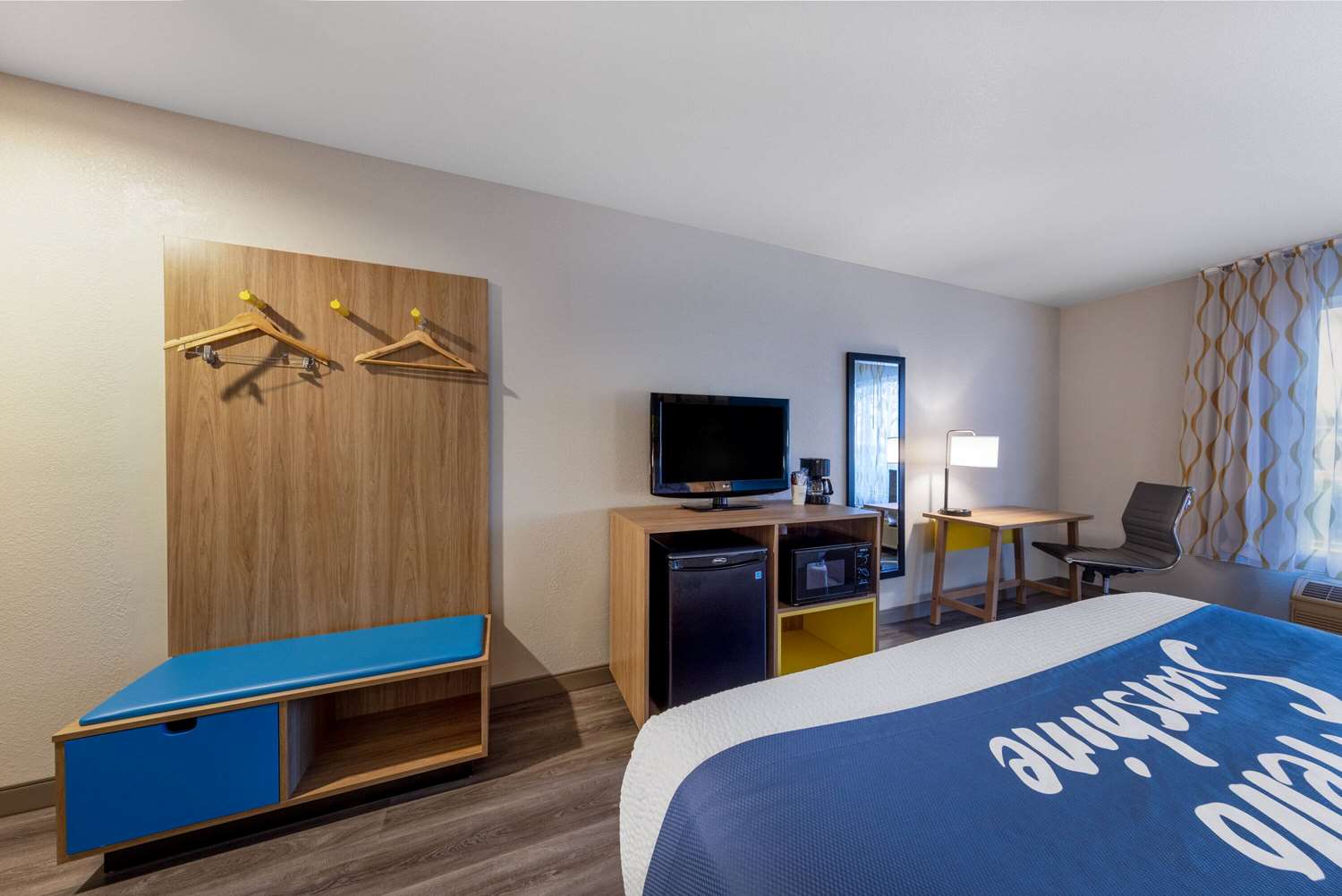 Days Inn by Wyndham Lathrop 11/37