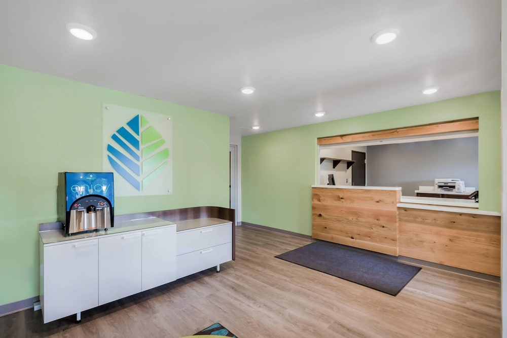 WoodSpring Suites Chicago Addison 3/31