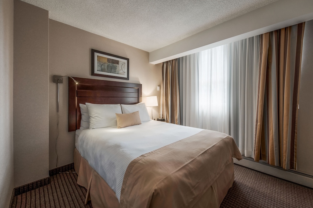 Coast Calgary Downtown Hotel and Suites by APA 15/61