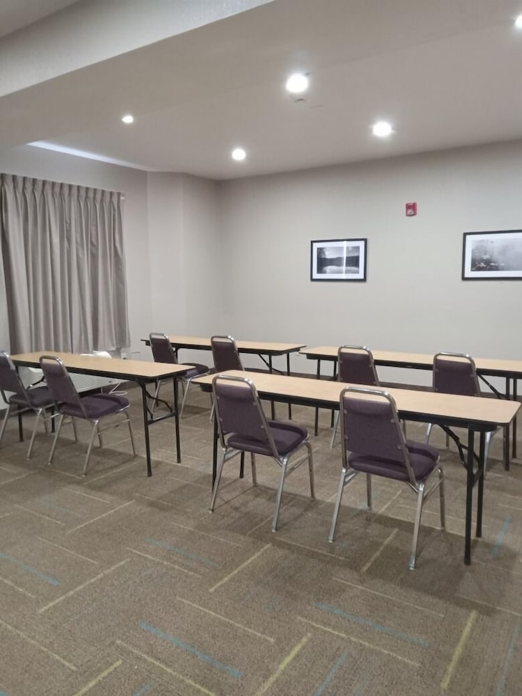 Sleep Inn and Suites Kingsport TriCities Airport 38/50