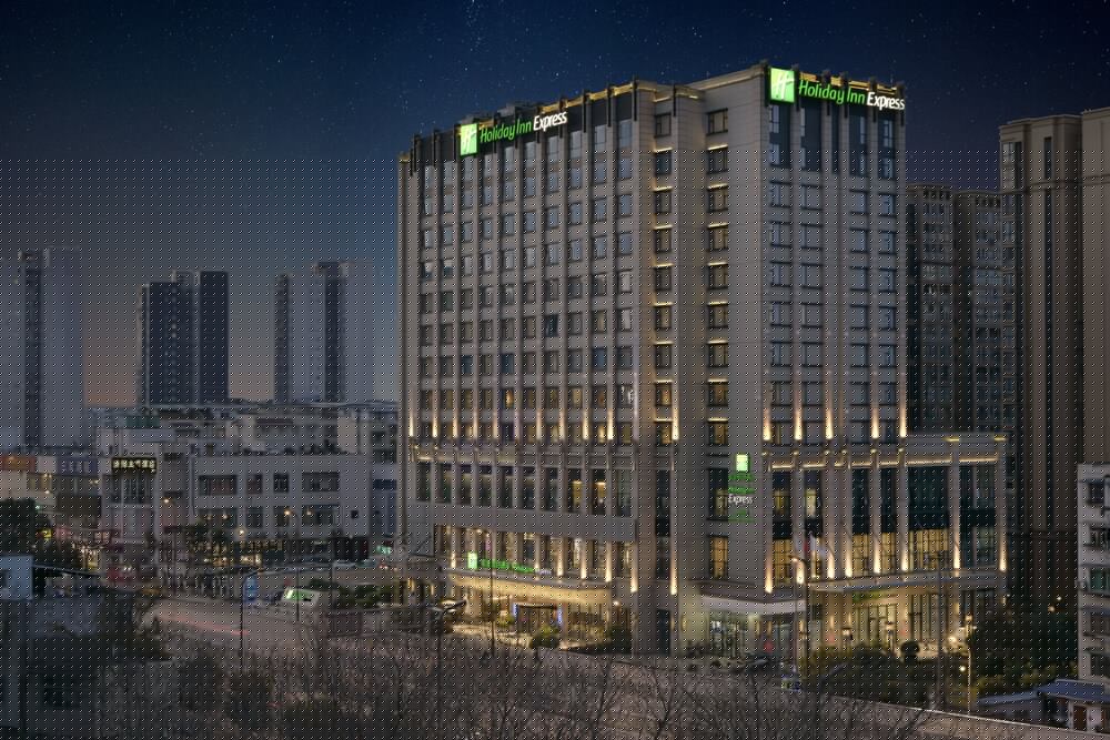 Holiday Inn Express Chengdu Huanhuaxi 5/67