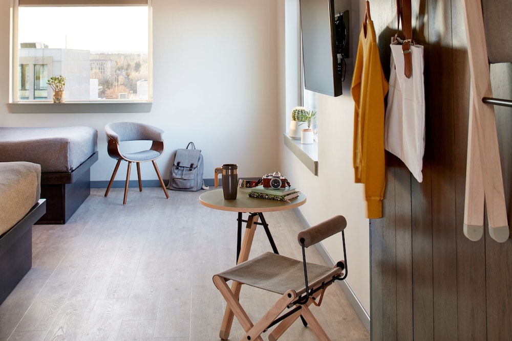 Moxy By Marriott Denver Cherry Creek 34/53