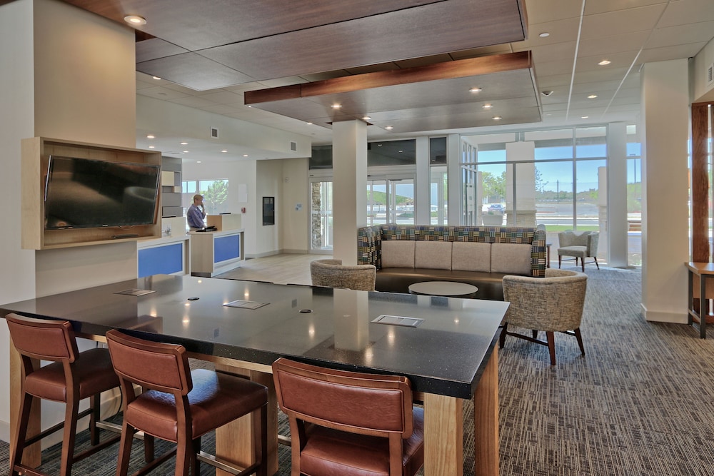 Holiday Inn Express & Suites Roswell 40/68