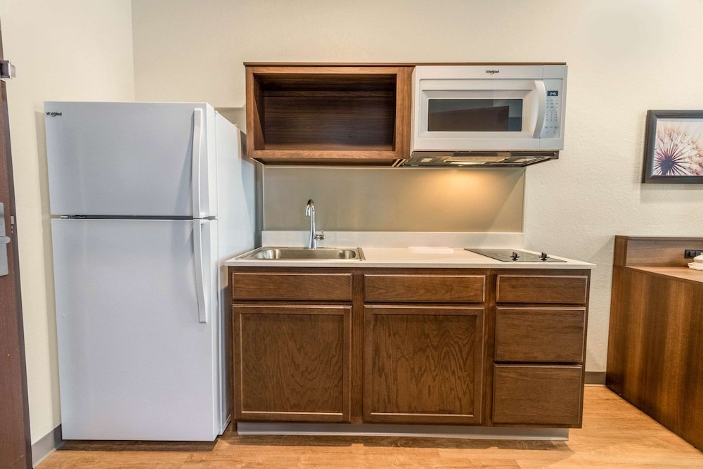 WoodSpring Suites Miramar 10/37