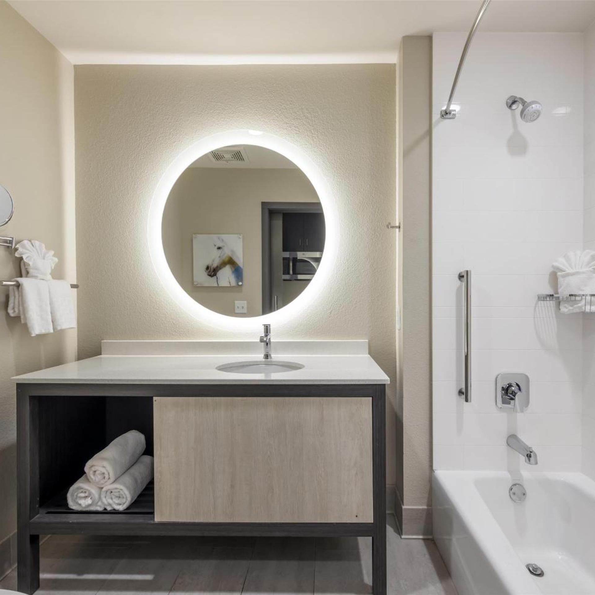 غرفة بسريرين كوين بمطبخ، Best Western Plus Executive Residency Jackson Northeast 5/5