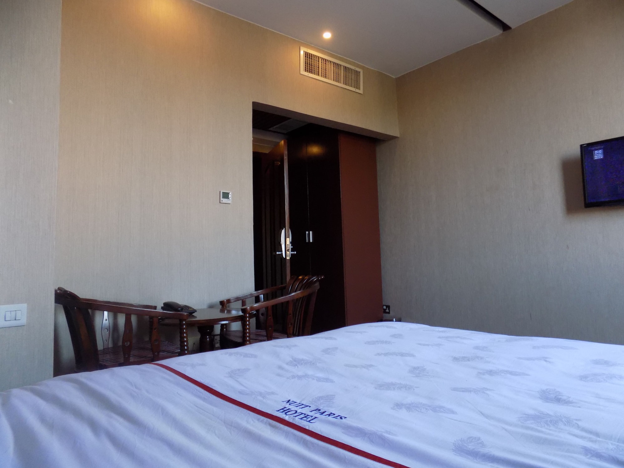 ROOM, DOUBLE BED