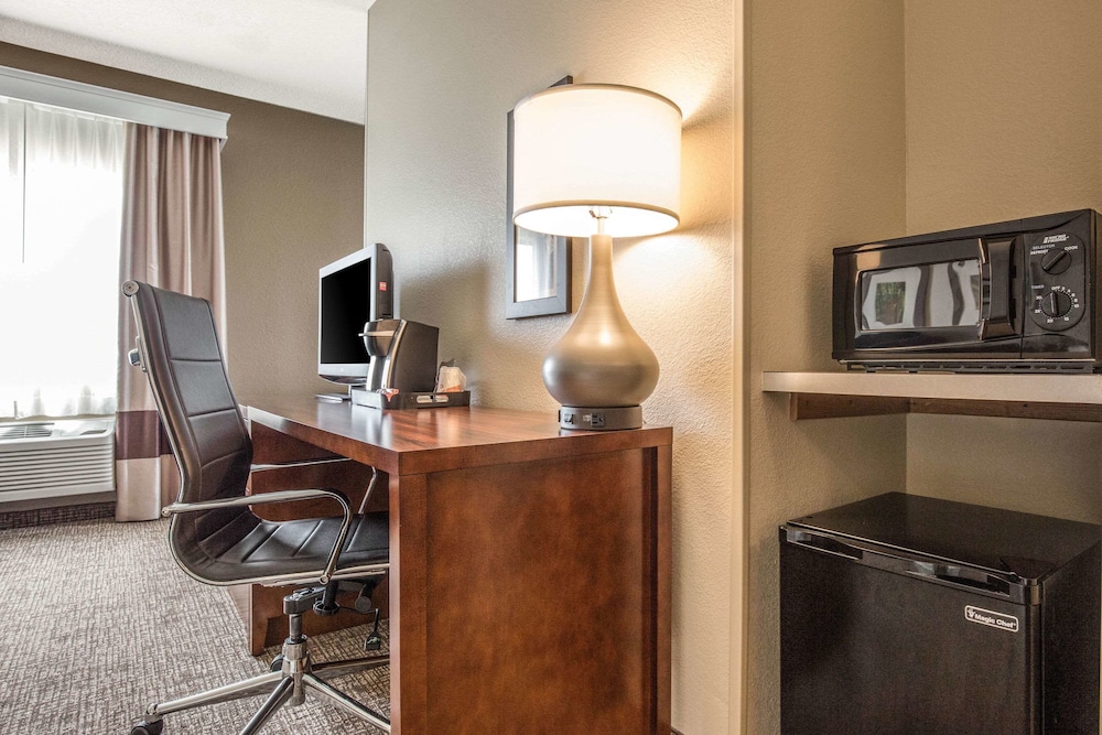 Comfort Inn La Porte, IN 24/26