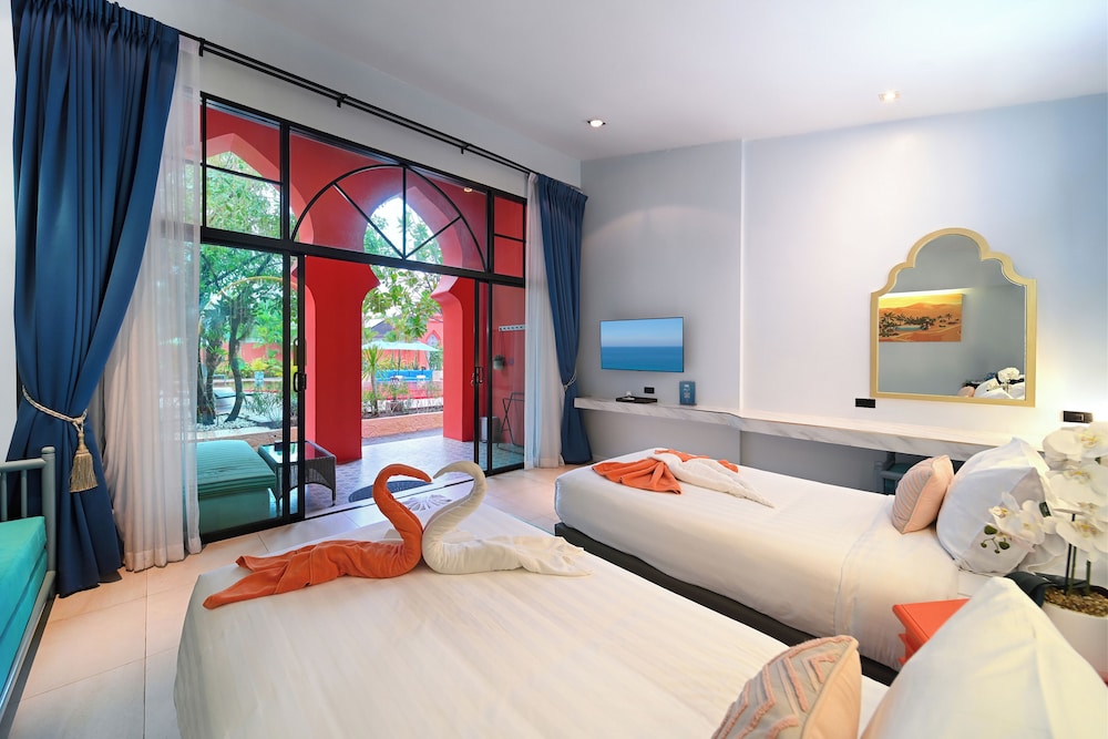 ROOM, TWIN BEDS, POOL VIEW