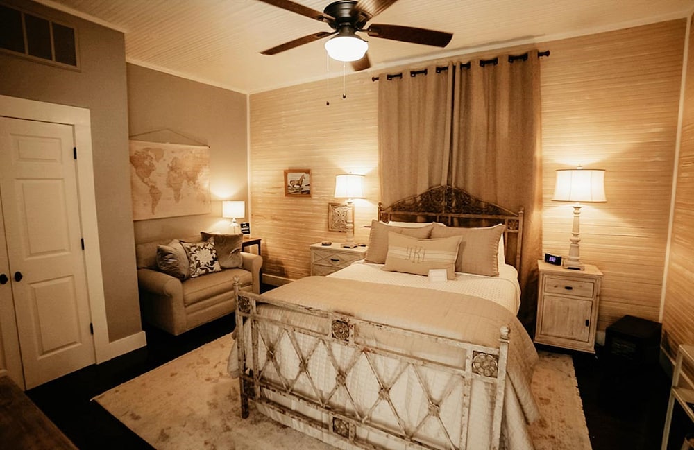 Queen Bed, Sofa