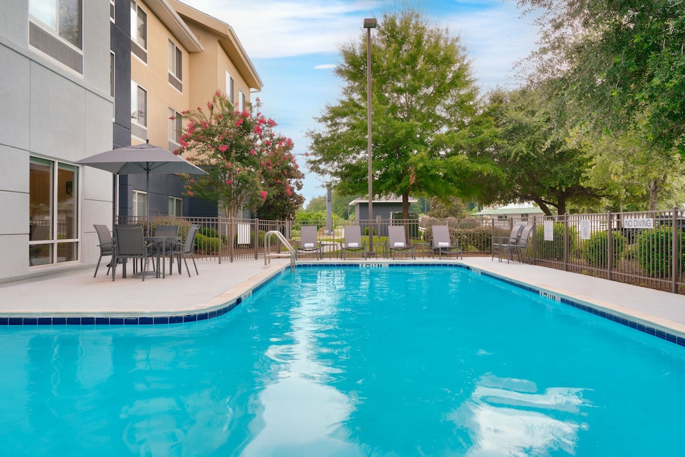 Fairfield Inn Suites Albany 39/44