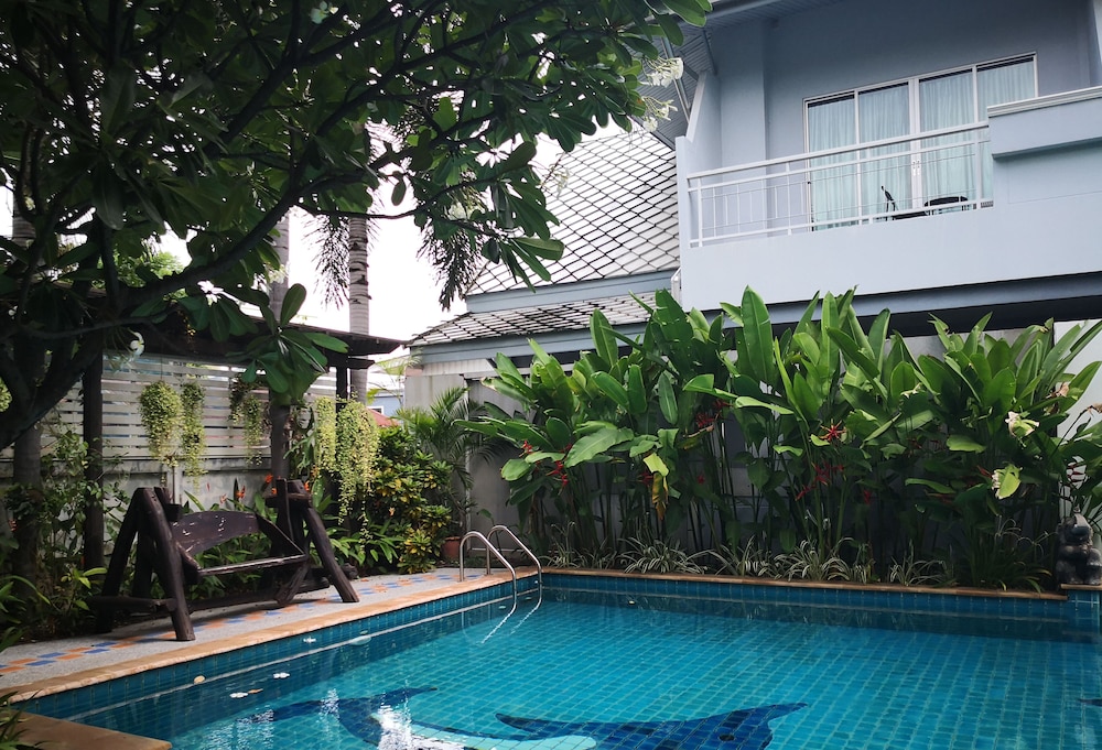 Baan Suksiri Hotel 33/36