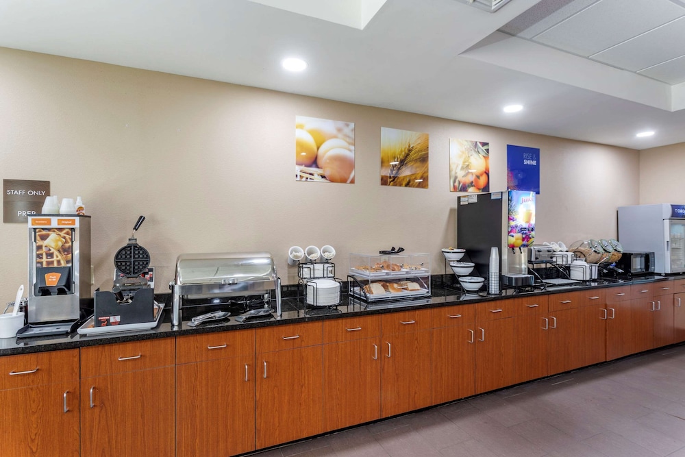 Comfort Inn & Suites Atoka-Millington 4/35